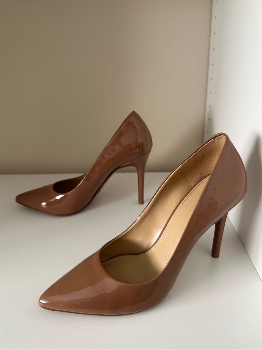 Michael Kors Claire Pump in Almond Patent